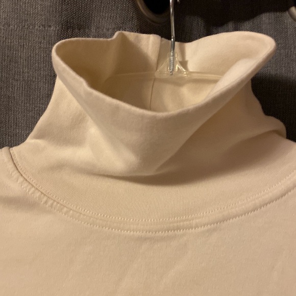 COPY - Denver Hayes turtleneck - Picture 2 of 4